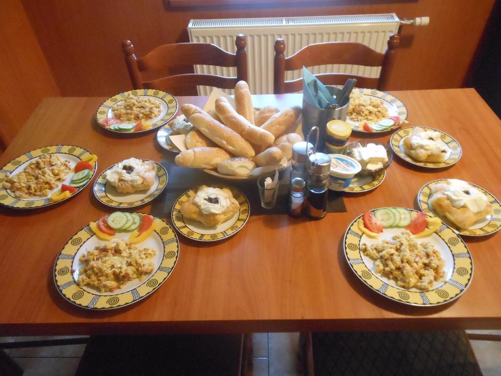 Restaurace Na Krizovatce Apartment Bozanov Ngoại thất bức ảnh